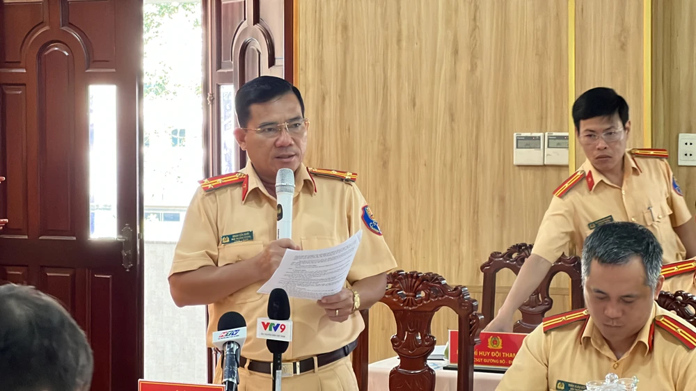 Thượng tá Đoàn Văn Quới, Phó trưởng Phòng PC08 phát biểu tại buổi làm việc. Ảnh: NGUYỄN YÊN Thượng tá Đoàn Văn Quới, Phó trưởng Phòng PC08 phát biểu tại buổi làm việc. Ảnh: NGUYỄN YÊN