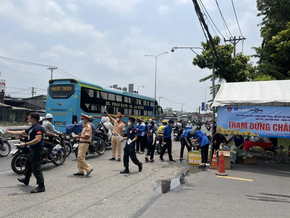 Trạm dừng chân nghĩa tình trên quốc lộ 1 đoạn qua quận 12