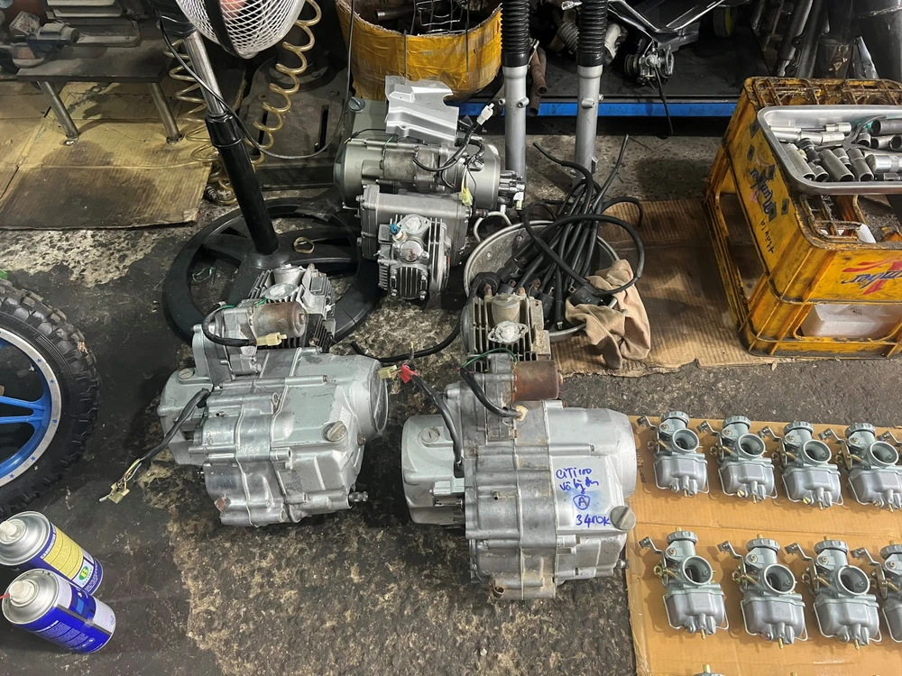 Các cục máy không rõ nguồn gốc bị phát hiện. Ảnh: PC08