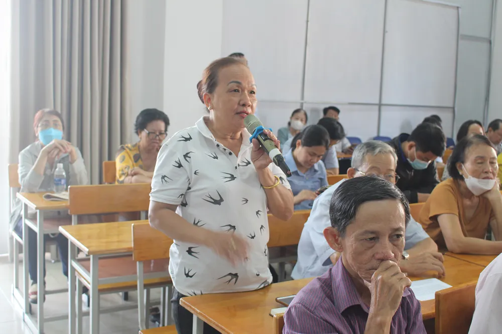 Cử tri bức xúc trước tình trạng lừa đảo công nghệ cao gia tăng thời gian gần đây. Ảnh: NGUYỄN YÊN