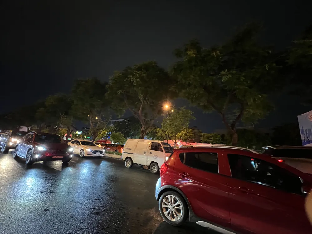 Trong một khoảng thời gian dài, các phương tiện hầu như chỉ di chuyển được một quãng ngắn. Trong một khoảng thời gian dài, các phương tiện hầu như chỉ di chuyển được một quãng ngắn.