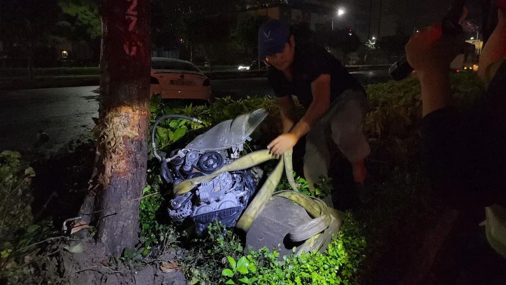 tai-nan-oto-dam-bon-cat-be-nat-dau-hai-nguoi-mac-ket- (4).jpg