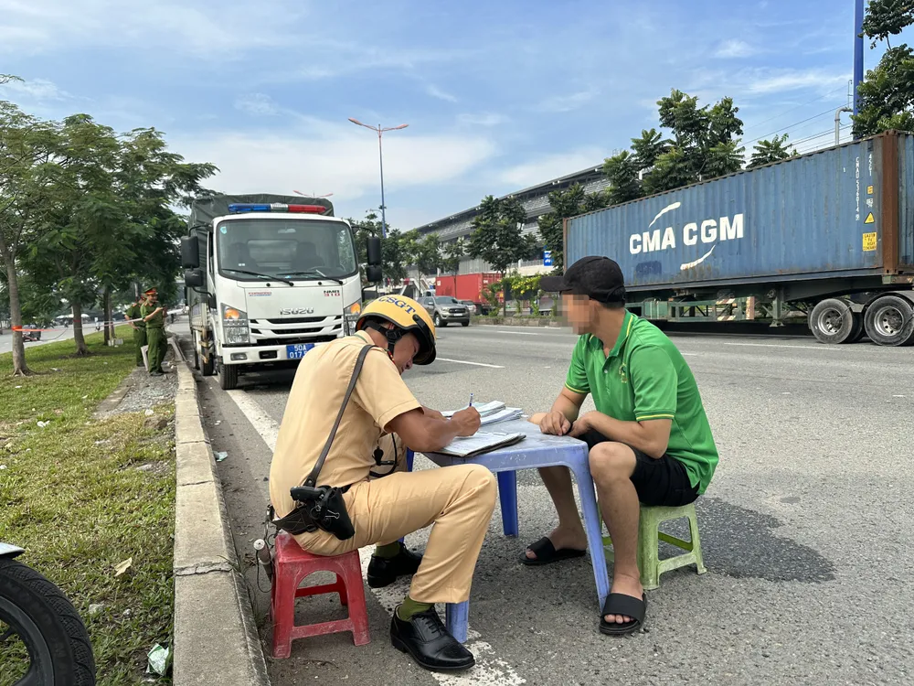 ngay-dau-ra-quan-kiem-soat-quoc-lo-1-o-tp-hcm-hang-loat-vi-pham-bi-xu-ly-1