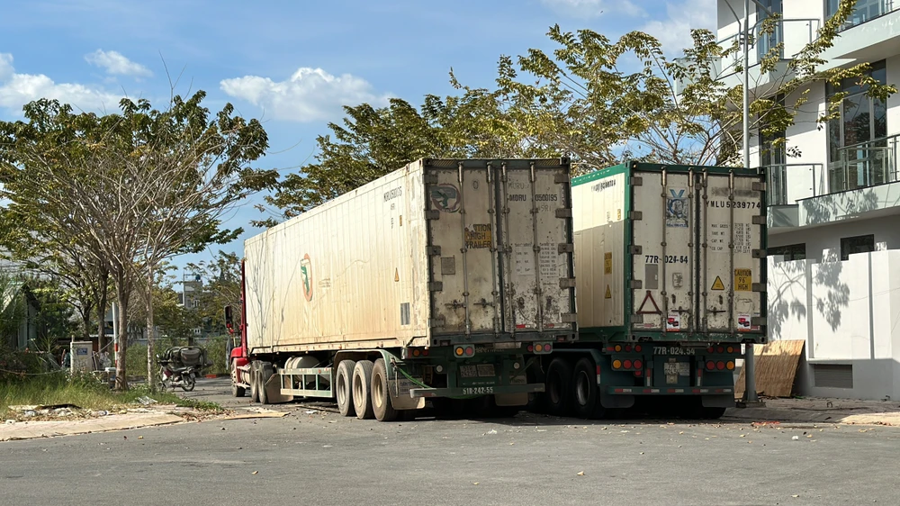 hang-loat-ro-mooc-bi-bo-quen-day-duong-o-khu-dan-cu-tai-nan-rinh-rap-