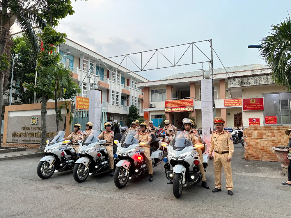 Lễ ra quân tổ chức tại đội CSGT Rạch Chiếc. Ảnh: NGUYỄN YÊN csgt-tp-hcm-bat-dau-cao-diem-kiem-soat-quoc-lo-1-12.jpg