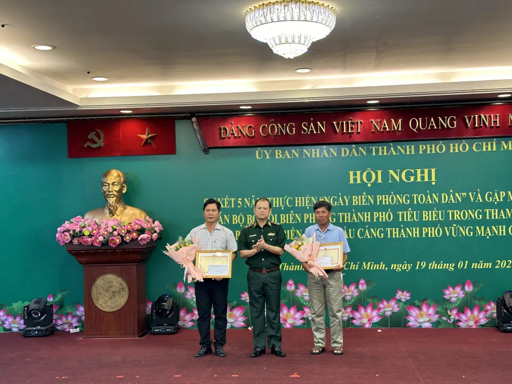 day-manh-suc-hut-ngay-hoi-bien-phong-toan-dan-o-tp-hcm (4).JPG