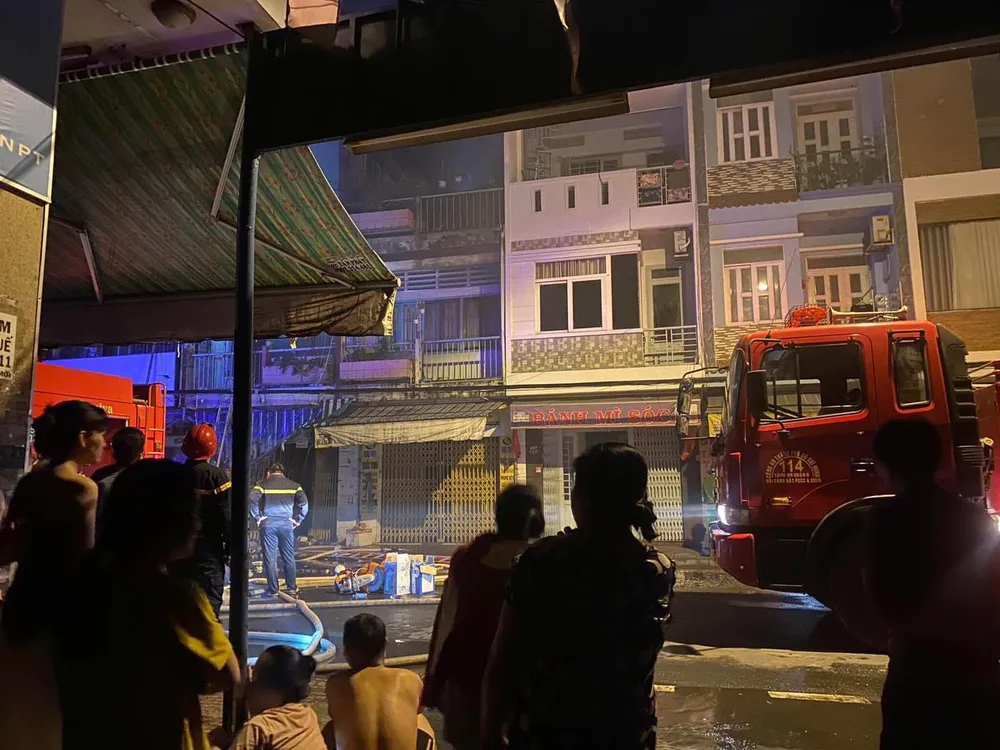 Điều tra vụ cháy nhà vào nửa đêm ở quận 8