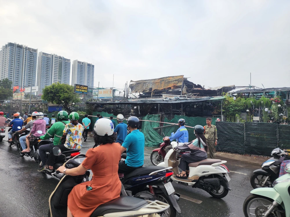 Cháy cửa hàng cây cảnh ở quận 10