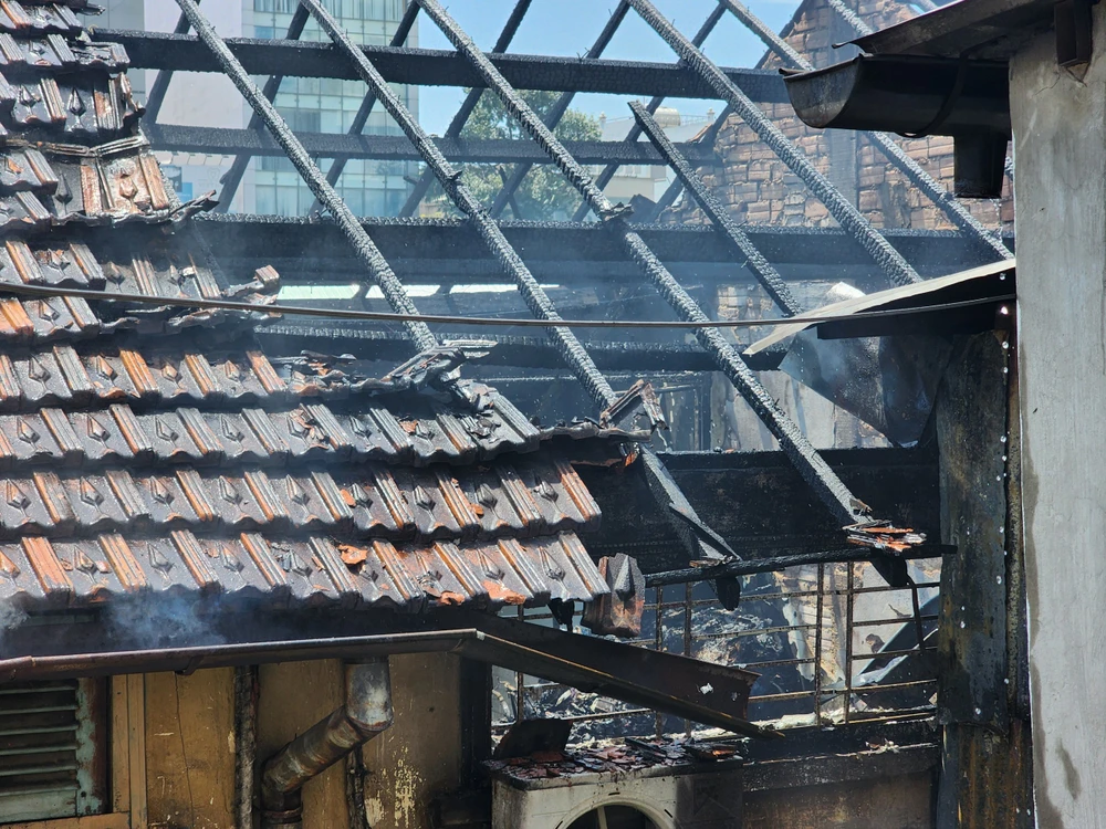 Cháy lớn một căn hộ ở cư xá Vĩnh Hội