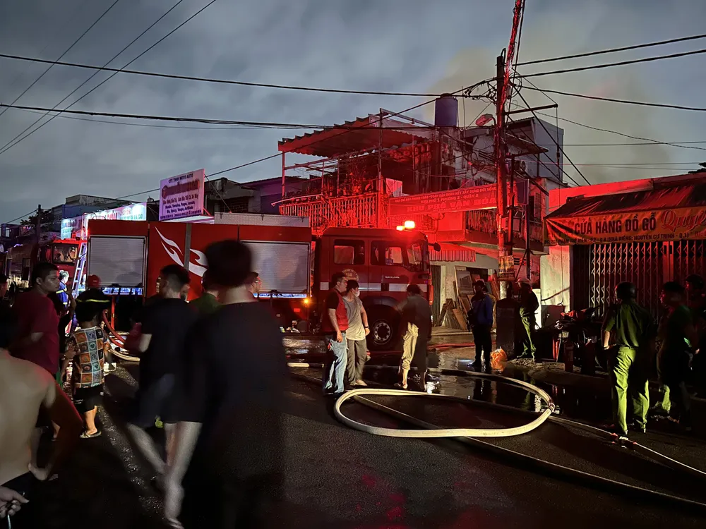 thong-tin-moi-vu-chay-day-nha-ven-kenh-doi-o-quan-8 (6).jpg