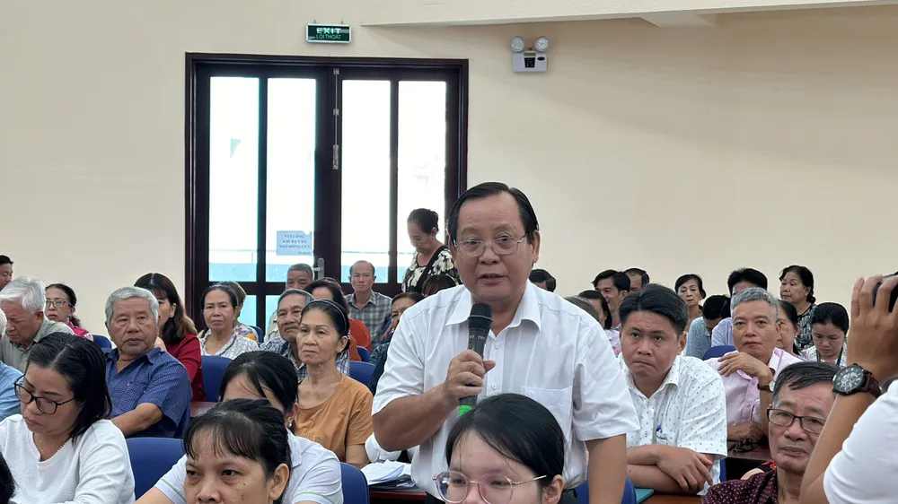 dai-bieu-van-thi-bach-tuyet-truoc-mat-khong-dau-tu-xay-dung-them-tru-so-khu-pho-moi (8).jpg