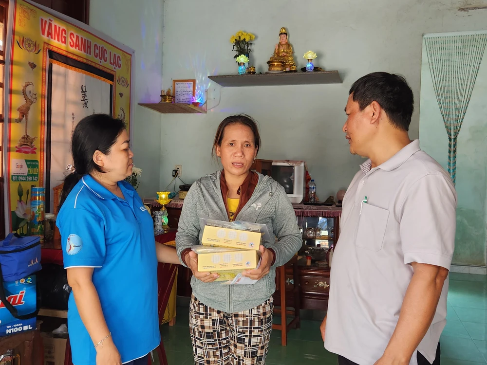 Ngoài con gái đầu đã tốt nghiệp đại học, chị Thu còn hai con nhỏ sắp học lớp 12 và lớp 9. Ảnh: NGUYỄN YÊN anh-bai-ngu-dan (6).jpg