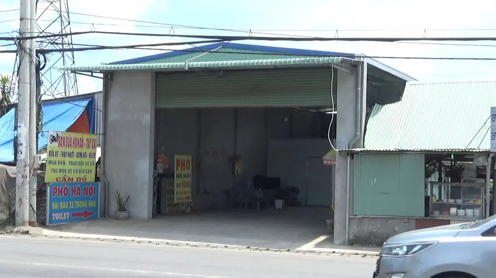 Tiệm sửa xe của Thước râu ngừng hoạt động. Ảnh: NHÓM PV cac-tiem-pha-xe-tren-quoc-lo-51-dong-cua-hang-loat (1).jpg