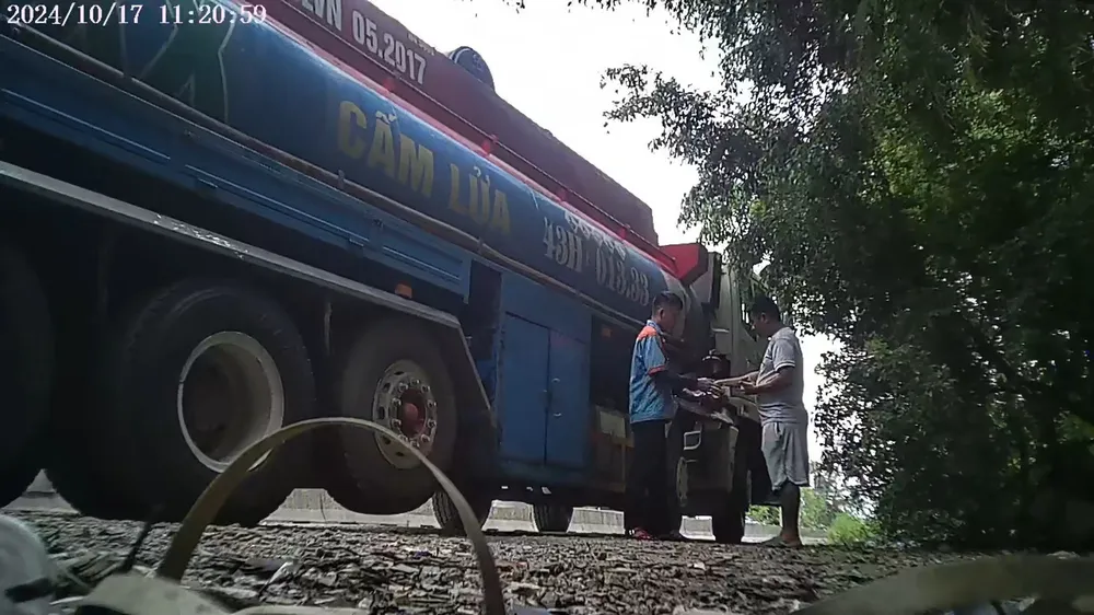 rút ruột xe dầu trên quốc lộ 1