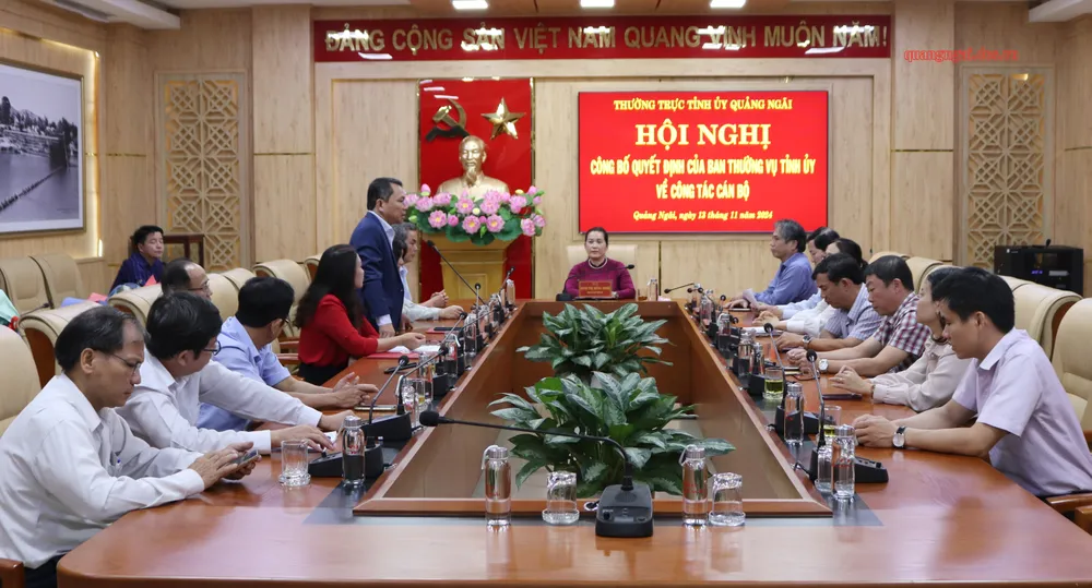 Quang cảnh Hội nghị công bố quyết định của Ban Thường vụ Tỉnh ủy Quảng Ngãi về công tác cán bộ. Ảnh: Ban Tuyên giáo Tỉnh ủy Quảng Ngãi Quảng Ngãi công bố nhiều quyết định công tác cán bộ