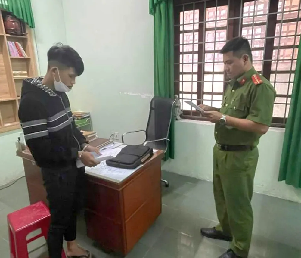 Bắt giam thanh niên đang bị cấm đi khỏi nơi cư trú vẫn cố tình phạm tội