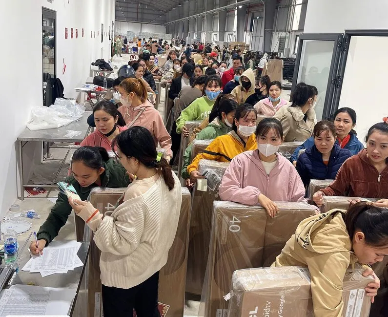 4.400 công nhân ở Quảng Ngãi được công ty tặng mỗi người 1 tivi