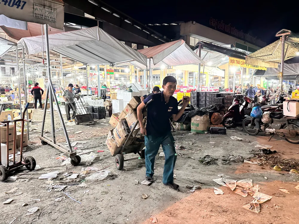 tet-cua-nguoi-cuu-van-tai-cho-dau-moi-lon-nhat-quang-ngai (10).jpg