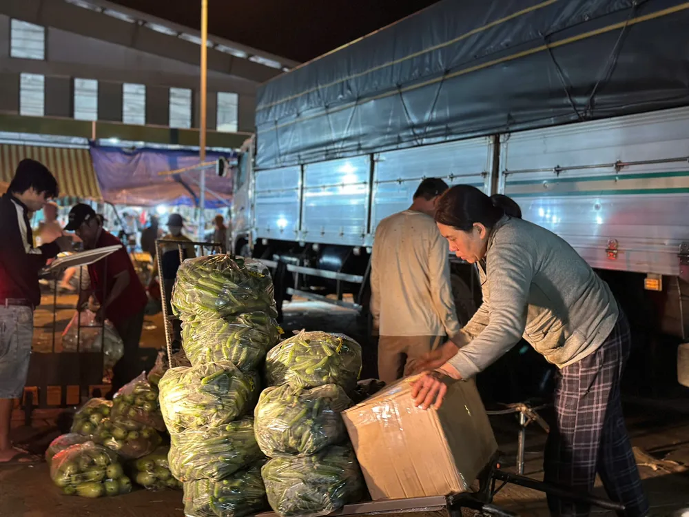 tet-cua-nguoi-cuu-van-tai-cho-dau-moi-lon-nhat-quang-ngai (7).jpg