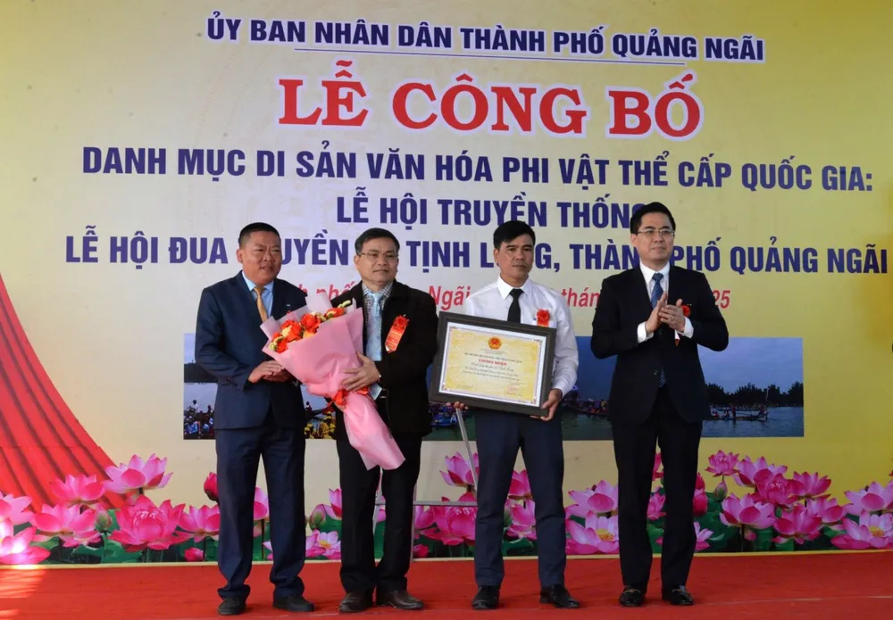 quang-ngai-cong-bo-le-hoi-dua-thuyen-truyen-thong-xa-tinh-long-la-di-san-van-hoa-phi-vat-the-quoc-gia (1).jpg