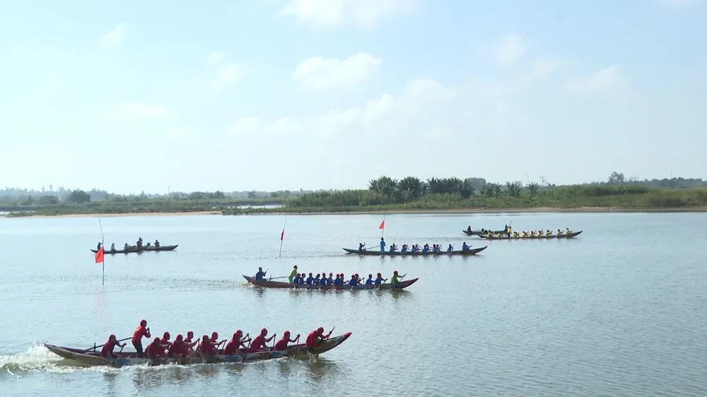 quang-ngai-cong-bo-le-hoi-dua-thuyen-truyen-thong-xa-tinh-long-la-di-san-van-hoa-phi-vat-the-quoc-gia (3).jpg