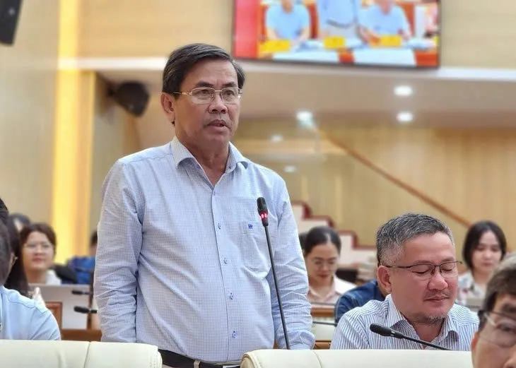 Ông Ngô Văn Dụng, Phó Giám đốc Sở Tài chính tỉnh Quảng Ngãi, nghỉ hưu trước tuổi.