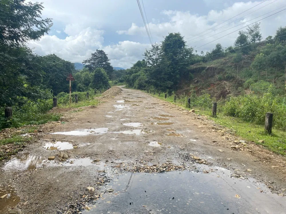 them-nhieu-tuyen-duong-phia-tay-quang-ngai-hu-hong-nang-do-mua-lon-1.jpg