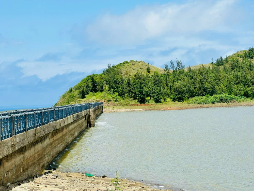 Xây nhà máy lọc nước 250 tỉ đồng, giải quyết bài toán 'thiếu nước’ cho đặc khu Lý Sơn