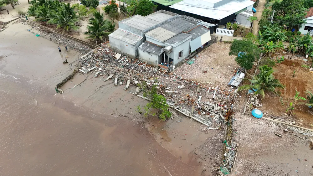 song-bien-doa-nuot-nha-cua-30-ho-o-quang-ngai-chinh-quyen-de-xuat-xay-ke-khan-chua-tai-dinh-cu (2).jpg