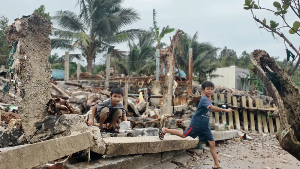 song-bien-doa-nuot-nha-cua-30-ho-o-quang-ngai-chinh-quyen-de-xuat-xay-ke-khan-chua-tai-dinh-cu (7).jpg