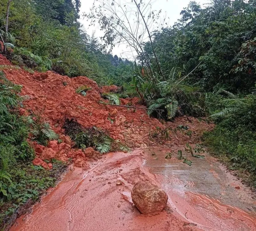 hon-450-diem-sat-lo-bua-vay-ha-tang-giao-thong-quang-ngai- (3).jpg