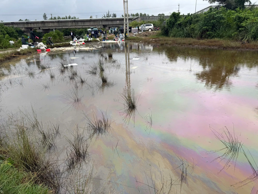 chum-anh-khan-truong-khac-phuc-su-co-tran-dau-tai-quang-ngai (13).jpg