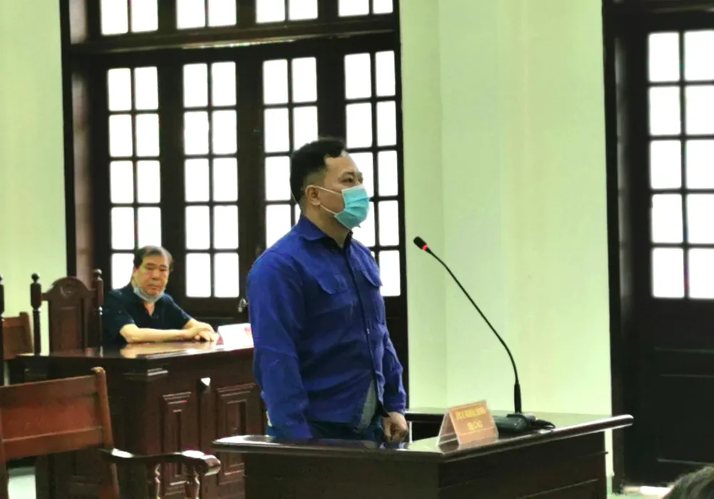 Bị cáo Nguyễn Đình Biên tại phiên xử ngày 20-4. Ảnh: ĐỖ HOÀNG Bị cáo Nguyễn Đình Biên tại phiên xử ngày 20-4. Ảnh: ĐỖ HOÀNG