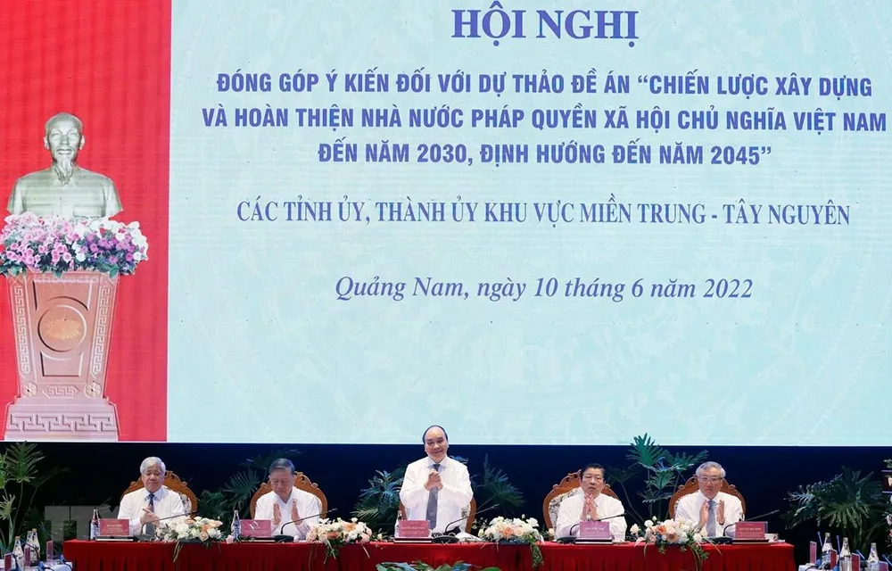 Chủ tịch nước Nguyễn Xuân Phúc chủ trì hội nghị. Ảnh: TTXVN Chủ tịch nước Nguyễn Xuân Phúc chủ trì hội nghị. Ảnh: TTXVN