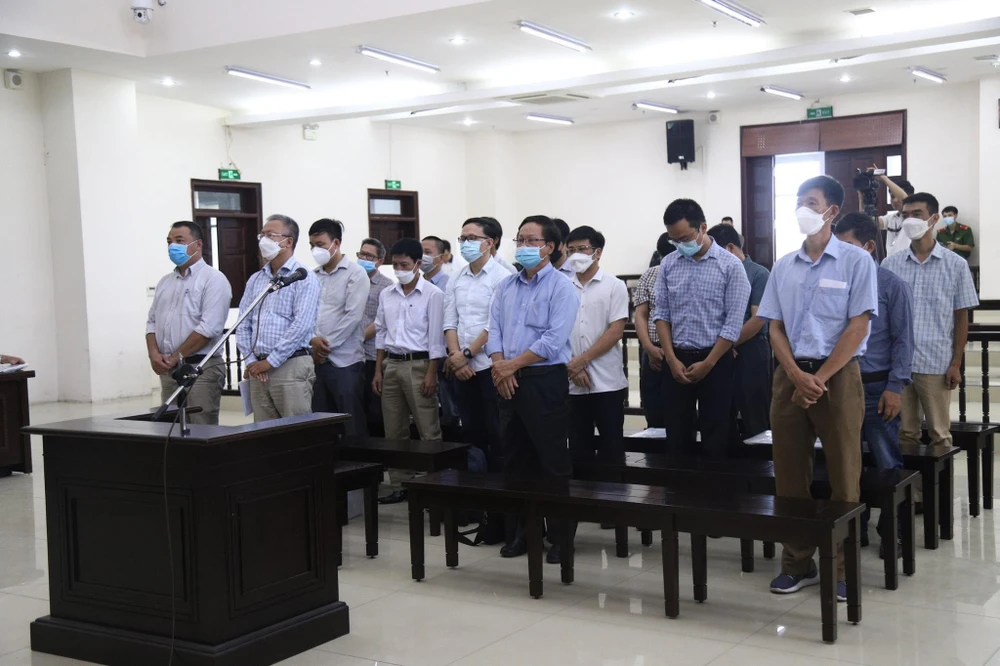 Các bị cáo tại phiên tòa phúc thẩm hôm nay (27-6). Ảnh: TUYẾN PHAN