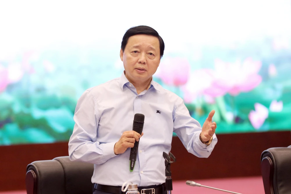 Bộ trưởng Bộ TN&amp;MT Trần Hồng Hà phát biểu tại cuộc họp Ban soạn thảo. Ảnh: BNN