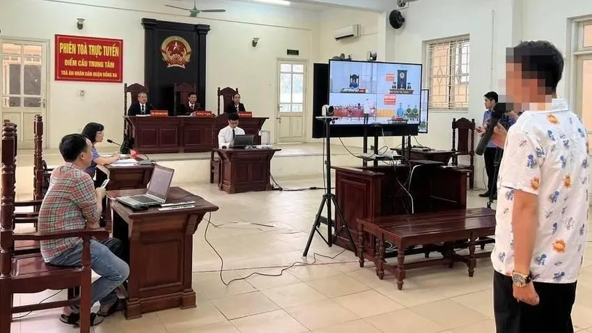 Phiên tòa trực tuyến do TAND quận Đống Đa tổ chức. Ảnh: UYÊN TRANG