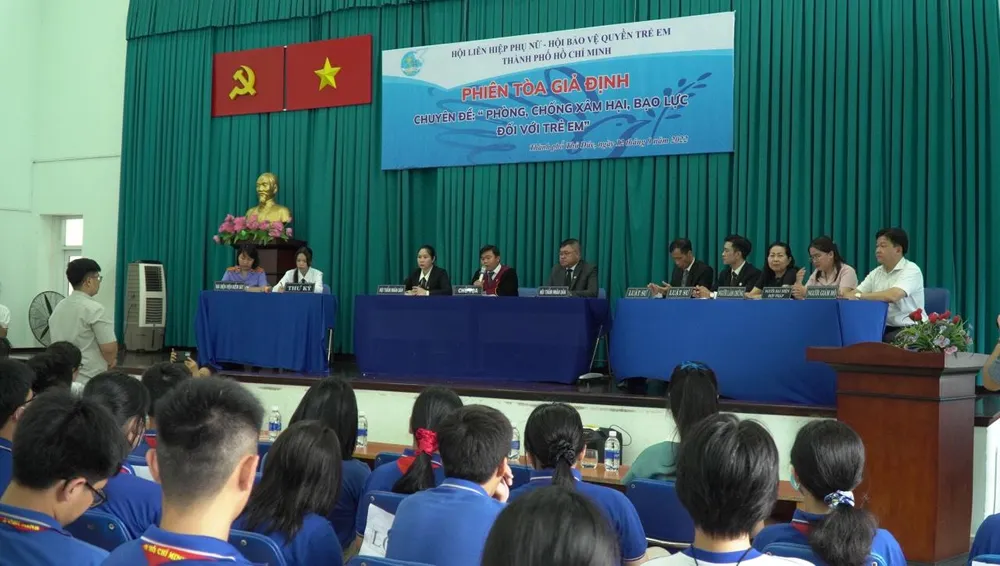 Toàn cảnh phiên tòa giả định tại trường THCS Trần Quốc Toản 1. Ảnh: CTV Toàn cảnh phiên tòa giả định tại trường THCS Trần Quốc Toản 1. Ảnh: CTV