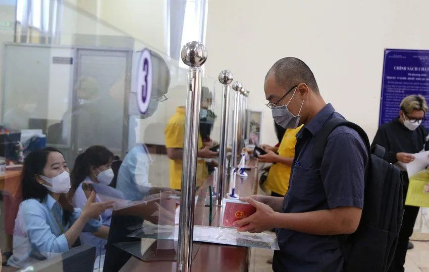 Theo Luật cư trú, nhà đã bán và không thực tế cư trú tại nhà đã bán thì không đủ điều kiện đăng ký thường trú mới. Ảnh minh hoạ: HOÀNG GIANG Theo Luật cư trú, nhà đã bán và không thực tế cư trú tại nhà đã bán thì không đủ điều kiện đăng ký thường trú mới. Ảnh minh hoạ: HOÀNG GIANG