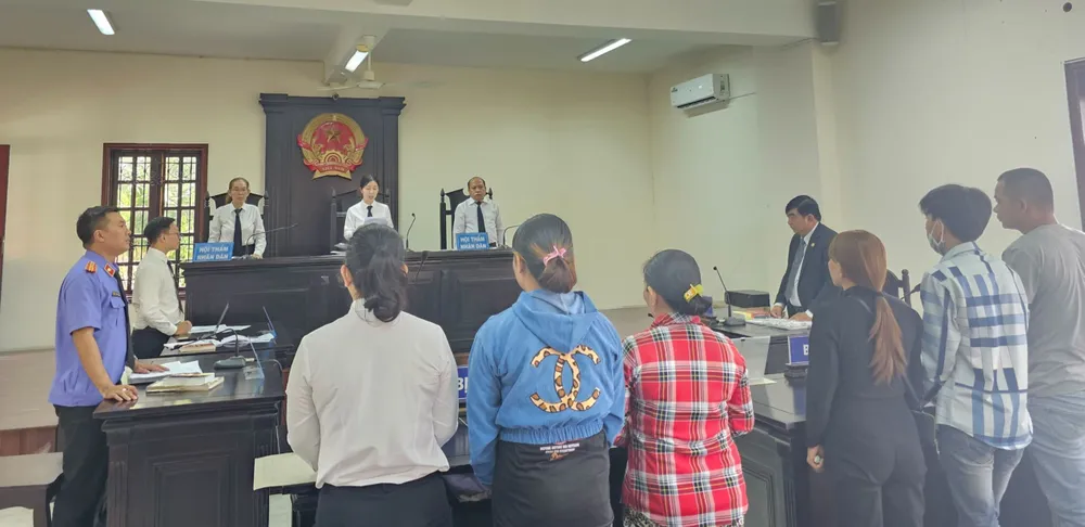 Một phiên xử người chưa thành niên phạm tội. Ảnh: SONG MAI