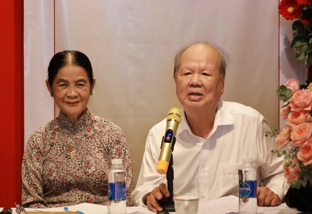 Hai tác giả Tiến sĩ - Luật sư Phan Đăng Thanh và Luật sư Trương Thị Hòa tại buổi giới thiệu sách sáng 19-8. Ảnh: Di LINH