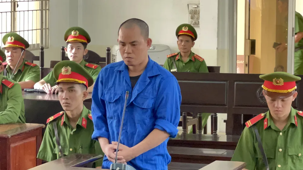 Bị cáo Trần Văn Nam tại tòa. dot-nha-vo-ho.jpg