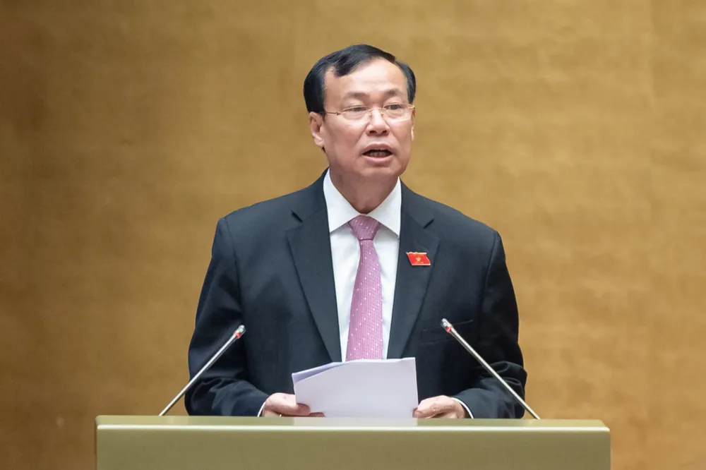 Chủ nhiệm Ủy ban Quốc phòng và An ninh của QH Lê Tấn Tới trình bày báo cáo giải trình, tiếp thu, chỉnh lý dự thảo luật. Ảnh: QH Chính phủ giải trình về con số 300.000 người tham gia bảo vệ an ninh trật tự cơ sở-CN-Le-Tan-Toi.jpg