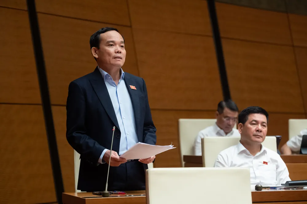 Phó thủ tướng Chính phủ Trần Lưu Quang thay mặt Chính phủ phát biểu về những vấn đề đại biểu nêu. Ảnh: PHẠM THẮNG chương trình mục tiêu quốc gia