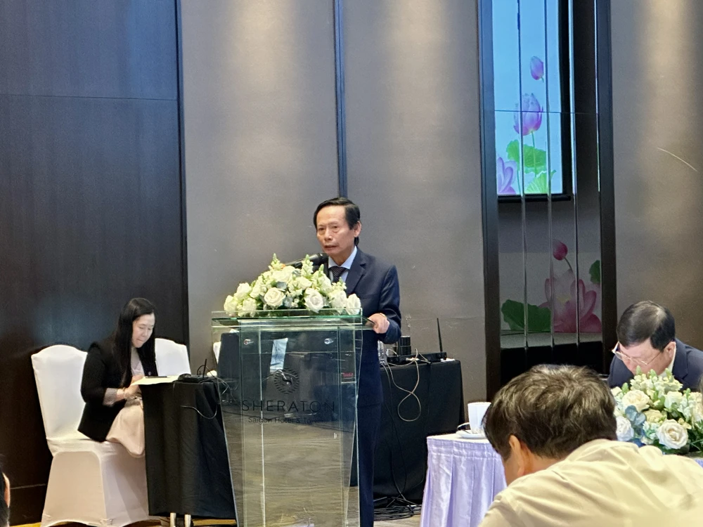 TS.LS Phan Trung Hoài phát biểu tham luận tại hội thảo