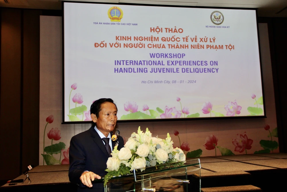 TS.LS Phan Trung Hoài trình bày tham luận tại hội thảo. Ảnh: NGUYỄN QUÝ ls-phan-trung-hoai-6501.jpg