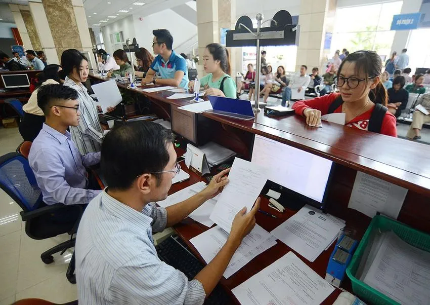 Thủ tướng đã ban hành kế hoạch triển khai việc cải cách tiền lương. Ảnh: PLO cải cách tiền lương