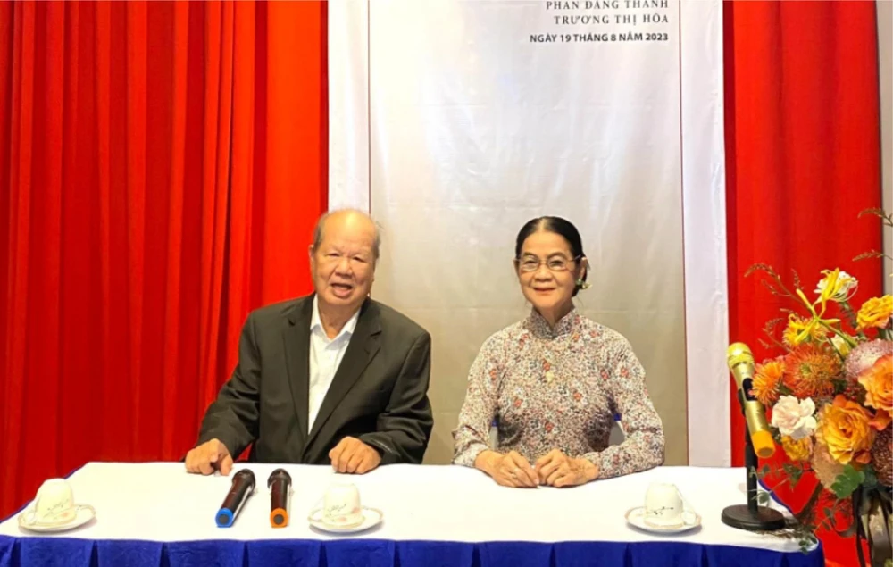 TS-LS Phan Đăng Thanh và LS Trương Thị Hòa tại buổi giới thiệu sách Nhân quyền của người Việt từ Bộ luật Hồng Đức đến Bộ luật Gia Long vào sáng 19-8-2023. Ảnh: DI LINH nhân quyền ở Việt Nam