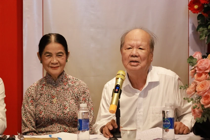 Hai tác giả TS - luật sư (LS) Phan Đăng Thanh và LS Trương Thị Hòa trong buổi ra mắt sách. Ảnh: DI LINH Tac-gia.png