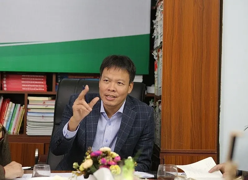 Tổng biên tập Tạp chí Môi trường và Đô thị Đồng Xuân Thụ bị giữ người trong trường hợp khẩn cấp. giữ người trong trường hợp khẩn cấp